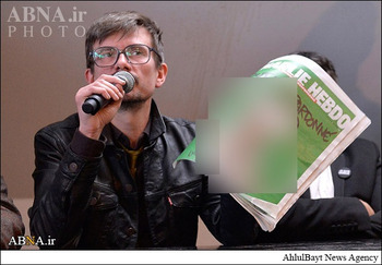وصفت صحيفة إيه بى سى ما قامت به المجلة الفرنسية من نشر الرسوم الكاريكاتيرية بـ"الجنون".