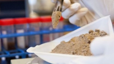 علماء أمريكيون يدعون الناس في شتى أرجاء العالم إلى المشاركة في حملة للتنقيب في تربة الأرض عن مركبات يمكن تحويلها إلى عقاقير دوائية جديدة