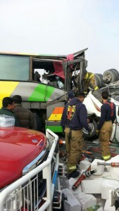 حادث مروري مؤسف لباص يقل زوار من البحرين في منطقة العبدلي في الكويت
