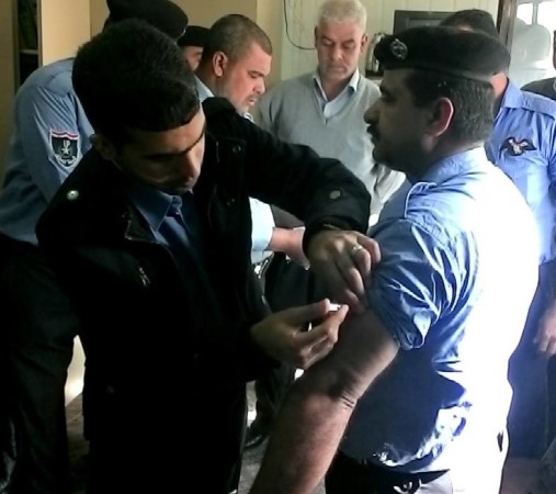 الحملة الاولى لتلقيح منتسبي شرطة النجف ضد الانفلونزا الوبائية 