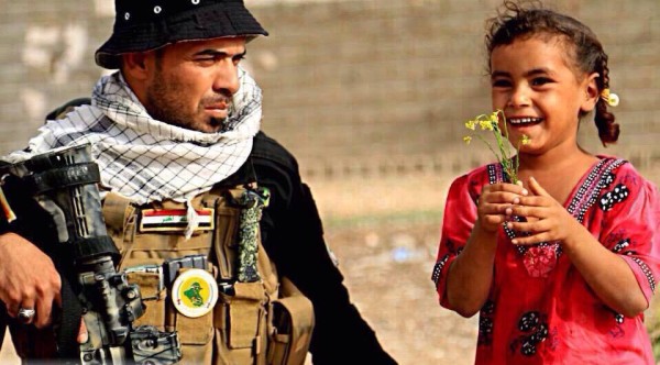 طفلة عراقية فرحة بتحرير مناطقهم من دنس داعش في محافظة صلاح الدين