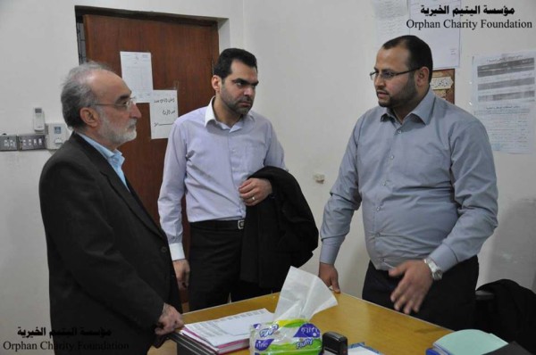 طبيب الاسنان عماد شكور يزور مؤسسة اليتيم في النجف الاشرف ويطلع على عملها ومساعدة الايتام 