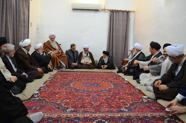سماحة المرجع الديني الكبير آية الله العظمى السيد محمد سعيد الحكيم (دام ظله) يستقبل أمين عام وأعضاء المجمع العالمي لأهل البيت عليهم السلام في مكتبه في النجف الاشرف