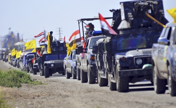 Members of Iraqi security forces and Shiite militia fighters make their way in vehicles from Samarra to the outskirts of Tikrit
