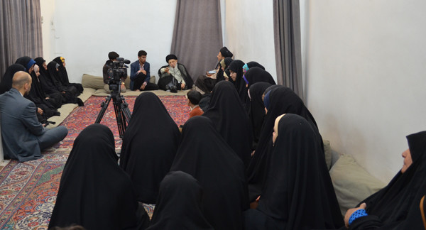 سماحة المرجع الديني الكبير آية الله العظمى يستقبل مجموعة من طالبات جامعة البصرة