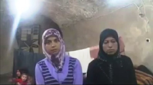 بعض النساء الشيعيات المختطفات من قبل "جبهة النصرة" الارهابية  الصورة من الفديو التي بثتها العثصابات الارهابية حينما اختطفت النساء والاطفال من أطراف مدينيت نبل والزهراء العام الماضي