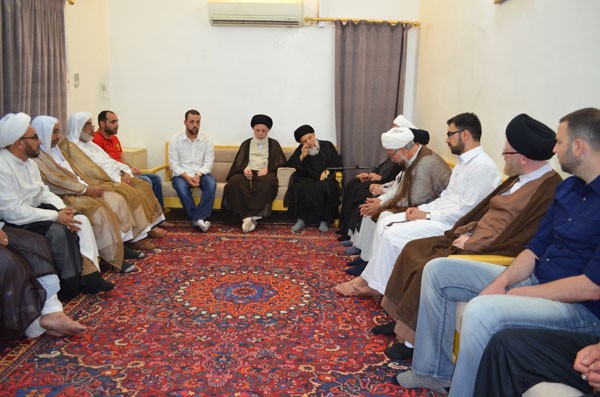 سماحة المرجع الديني الكبير السيد محمد سعيد الحكيم يستقبل مجموعة من المغتربيين اللبنانيين