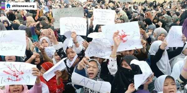 متظاهرون في كويتا ذات الغالبية الشيعية تطالب بحماية الشيعة من السلفيين التكفريين