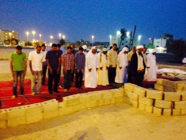 إقامة الصلاة في مساجد «البحرين» المهدّمة