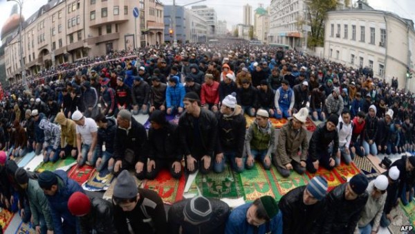 مسلمون روس وسط موسكو