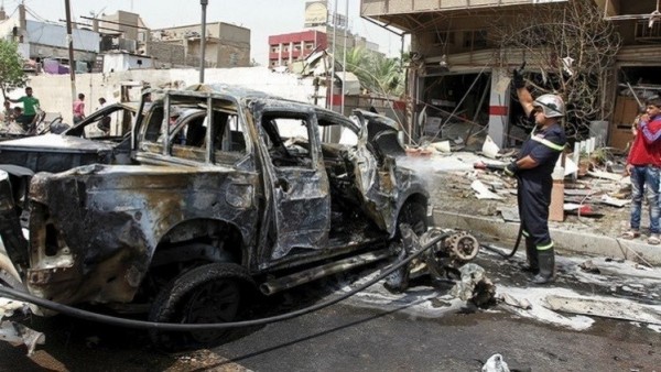 صورة أرشيفية لتفجير سيارة في العراق (رويترز)