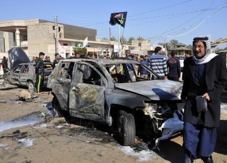 موقع انفجار في بغداد يوم 26 فبراير شباط 2015  - رويترز