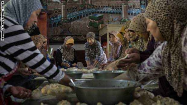 Chinese Female Muslim Imam Leads Women Of The Hui Minority