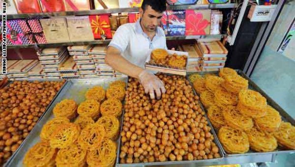 IRAN-RELIGION-RAMADAN-SWEETS