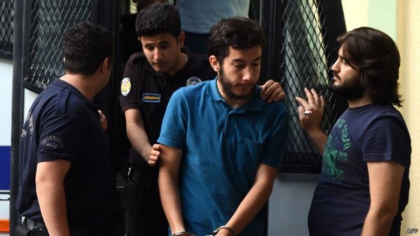 اعتقلت السلطات التركية الجمعة 21 شخصا يشتبه في انتمائهم لداعش في عمليات دهم عبر البلاد