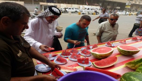 تجارة البطيخ في بغداد (أرشيف/فرانس برس)
