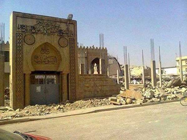 نهب داعش نعشًا كان يزين قبر النبي شيت مصنوعًا من خشب الجوز ، أهداه أمير الأندلس لمدينة الموصل