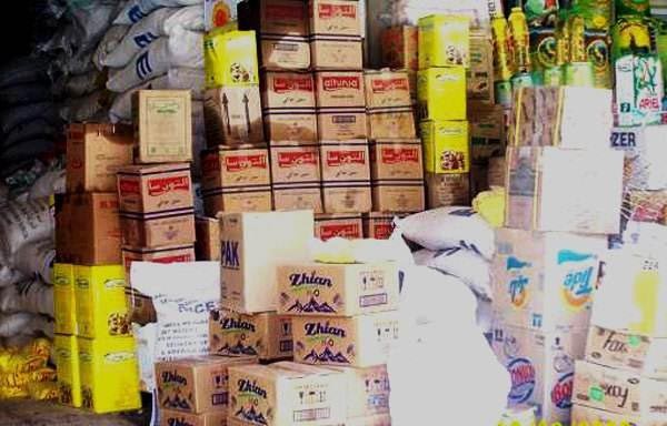 مواد غذائية معروضة في الاسواق