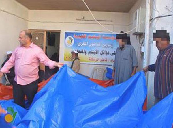 مؤسسة اليتيم الخيرية في بغداد وديالى توزع أغطية مطرية واقية للسقوف على العوائل المسجلة الساكنة في العشوائيات 