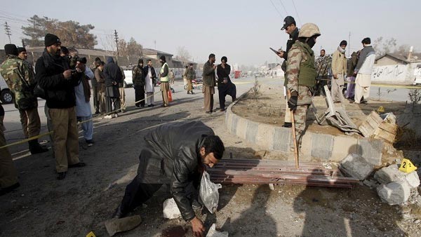 باکستان...60 قتیلا وجريحا بانفجار قنبلة في سوق تسكنه أقلية شيعية بباكستان