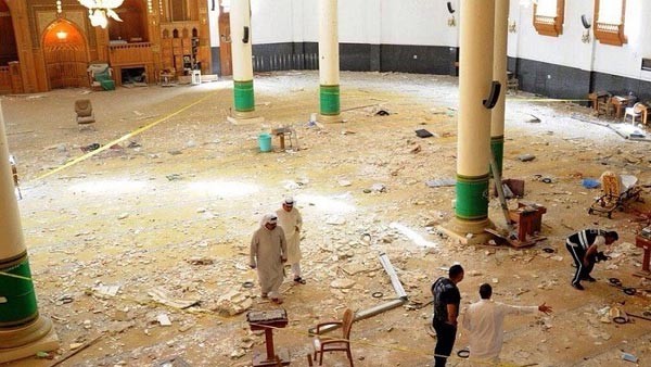 قع يوم 26 يونيو/حزيران حينما فجر انتحاري سعودي نفسه داخل مسجد الإمام الصادق في العاصمة الكويت مما أسفر عن مقتل 27 شخصا وإصابة 227 آخرين.