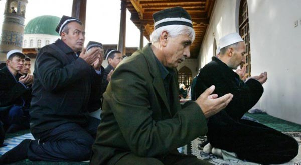طاجيكستان تحلق اللحى وتمنع الحجاب والحج للشباب وتحظر الأسماء العربية