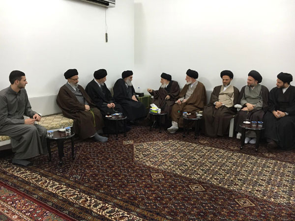 سماحة المرجع الكبير السيد الحكيم (مدّ ظله) يزور سماحة المرجع الديني الأعلى السيد السيستاني (مدّ ظله)
