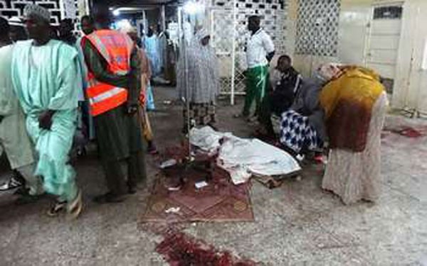 مقتل 22 شخصا في تفجير انتحاري مزدوج في مسجد بنيجيريا