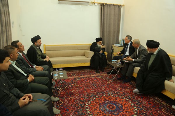 سماحة المرجع الديني الكبير السيد محمد سعيد الحكيم (مدّ ظله) خلال استقباله سفير الاتحاد الأوربي في بغداد