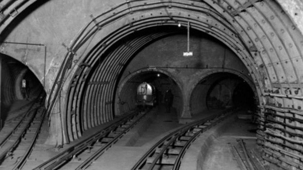 160404192717_mosquito_of_london_underground_640x360_thinkstock_nocredit