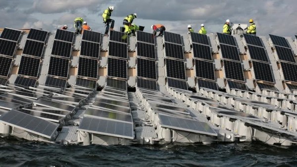 بناء أكبر محطة طاقة شمسية عائمة في بريطانيا