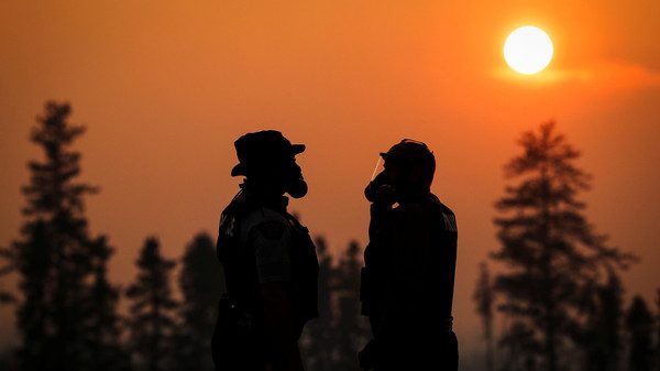 أثار الحريق في غابات كندا 