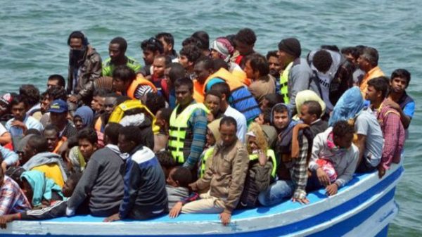 يقول التقرير البرلماني البريطاني إن العملية صوفيا تتعامل مع أعراض أزمة اللاجئين، وليس أسبابها أ ف ب