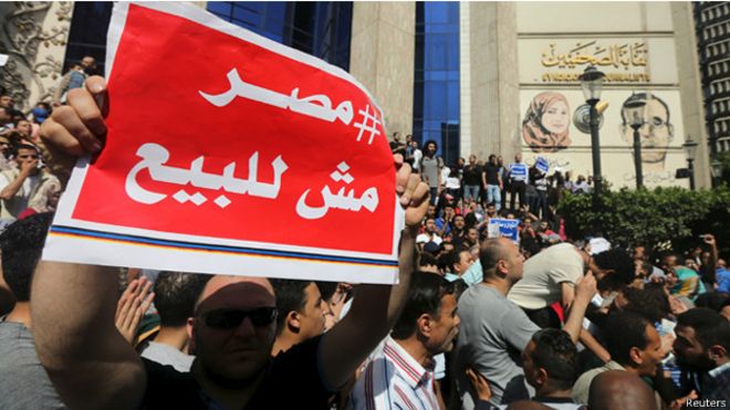 كانت القاهرة شهدت مظاهرات حاشدة ضد نقل تبعية الجزيريتين للسعودية 