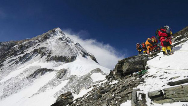 160526202127_the_gruesome_reality_of_everest_640x360_rex_nocredit