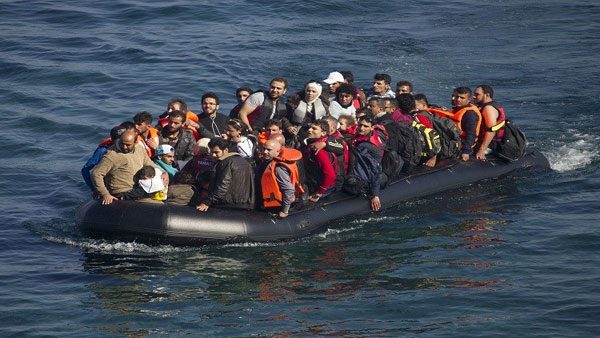 مهاجرون يحاولون عبور البحر المتوسط للوصول إلى أوروبا-أرشيف رويتر