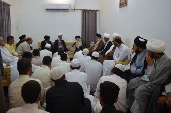 سماحة المرجع الديني الكبير السيد محمد سعيد الحكيم (مدّ ظله) أعزاءه طلبة العلوم الدينية لأن يخلصوا بعملهم لله سبحانه تعالى، منبهًا إلى أهمية أن يحاسب الإنسان نفسه وأن يكون في حالة ارتباط متواصلة مع الله تعالى، "فإنَّه تعالى لا يترك عبده، فإن رأى منه التوجه والالتجاء إليه عز وجّل، جزاه بالعصمة والسداد"، جاء ذلك خلال استقبال سماحته وفدًا من حوزة الإمام علي في مدينة الزبير بمحافظة البصرة.