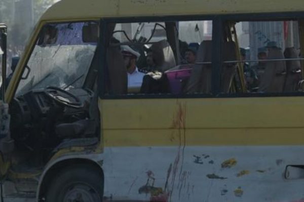 حافلة استهدفها تفجير انتحاري في كابول في 20 حزيران/يونيو 2016 
