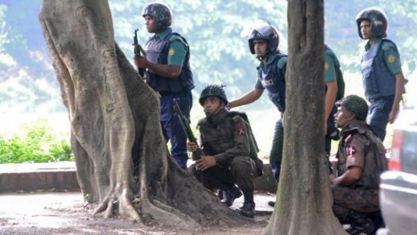 160702132509_army_soldiers_take_their_positions_near_the_holey_artisan_restaurant_after_islamist_militants_attacked_the_upscale_cafe_in_dhaka_640x360_reuters_nocredit