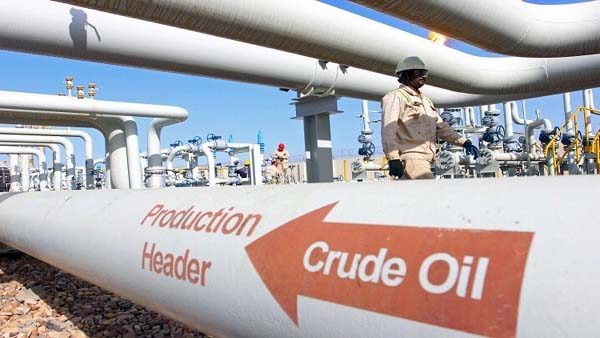 Reuters Essam Al-Sudani توقف تحميل النفط في العراق يرفع أسعاره 