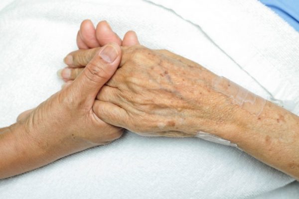 elderly-dehydration-risk-700x467