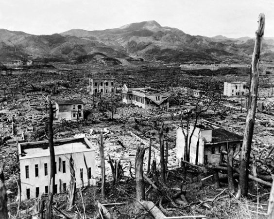 Aftermath_of_atomic_explosion_Nagasaki_small