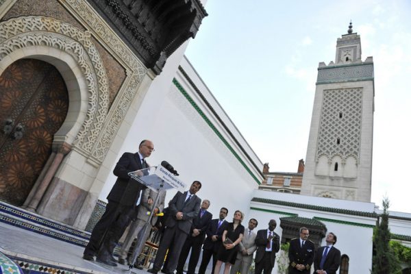 Bernard-Cazeneuve-grande-mosquee-Paris-occasion-ramadan-1er-Juillet-2015_0_730_485