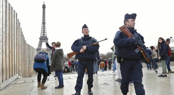 صورة من الارشيف وتعبيرية عن ما تتعرض له فرنسا من تهديدات ارهابية 