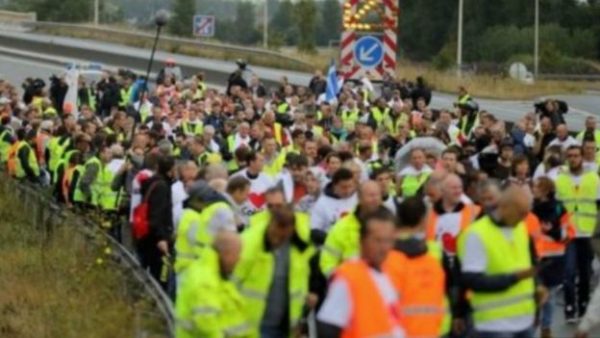 160905123503_calais_protests_trucks_640x360_getty_nocredit