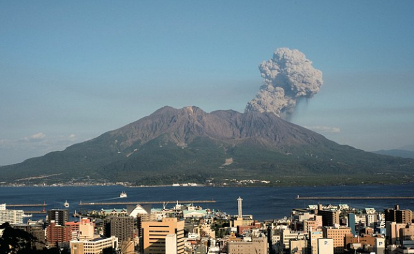   @Sakurajima Volcano Research Cent