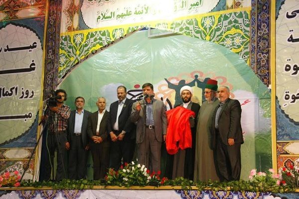 أهداء راية الإمام الحسين(ع) لأهالي مدينة كارون الإيرانية 