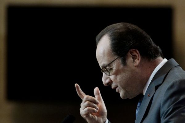 French President Francois Hollande speaks during a ceremony marking the 70th anniversary of the registration of French Conseil economique, social et environnemental (CESE - Economic, Social and Environmental Council) as part of the French constitution, at the CESE in Paris, France, October 28, 2016.   REUTERS/Stephane de Sakutin/Pool