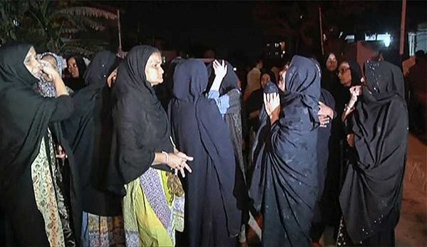 استشهاد واصابة العشرات باعتداء إرهابي على مسجد في كراتشي
