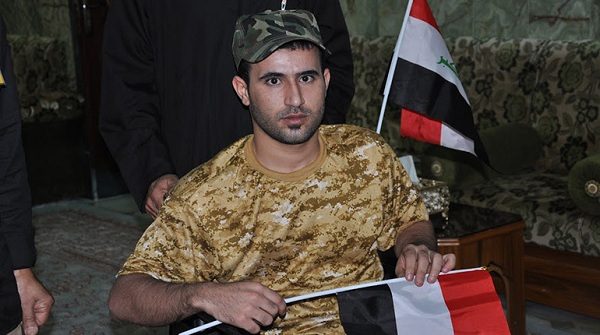 مقاتل في الحشد الشعبي حاول أن يخلي زميله المصاب من أرض المعركة فكانت هذه النتيجة